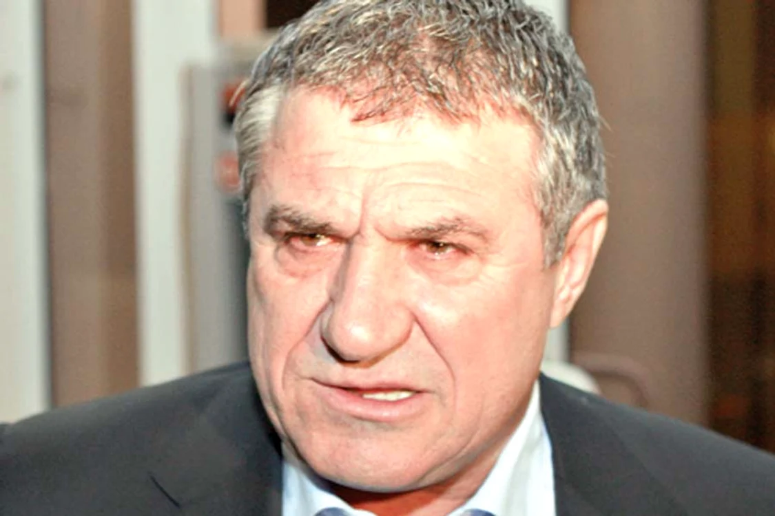 Verii Becali mai au şase jucători