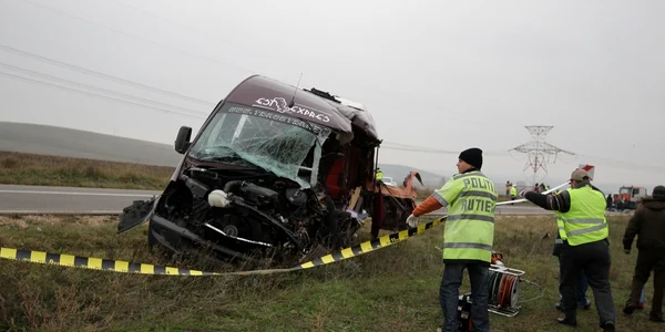 Mai multe persoane au fost rănite în urma impactului