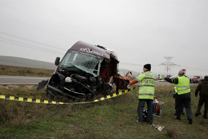 Mai multe persoane au fost rănite în urma impactului