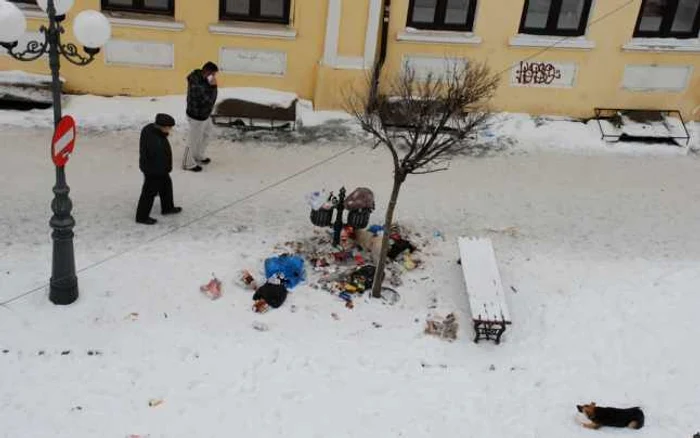 Mizeria de pe străzi a devenit insuportabilă pentru brăilenii care vor să trăiască într-un oraş civilizat  FOTO Florentin Coman