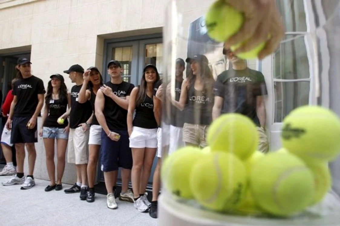 În 2009, fotomodelele stăteau la coadă la castingul pentru postul de copii de mingiFOTO: EPA