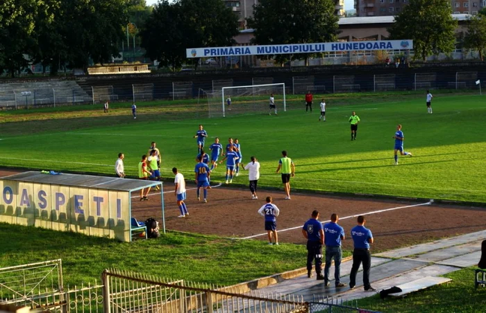 Oaspe'ţii s-au bucurat după golul marcat de Negoescu. FOTO: Daniel Guţă.