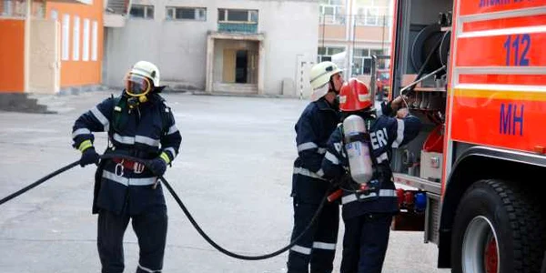 Pompierii militari au ajuns la faţa locului (arhivă)