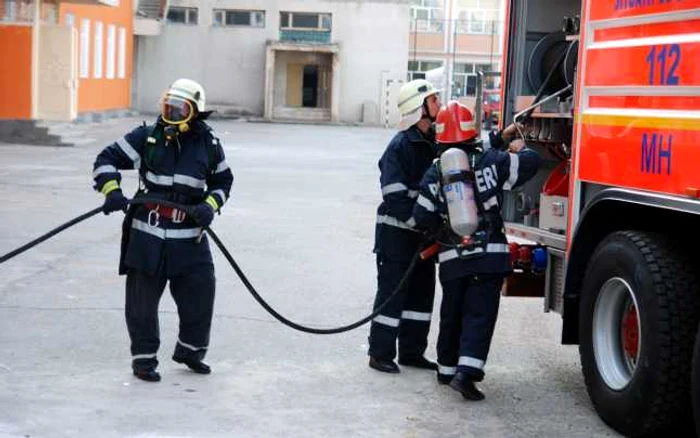 Pompierii militari au ajuns la faţa locului (arhivă)