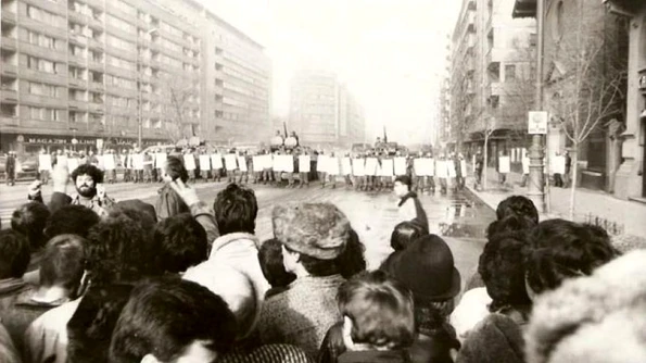 Dezbatere despre revoluţia din 1989 Ion Caramitru, Florin Iaru şi Petre Roman, la Humanitas Kretzulescu jpeg