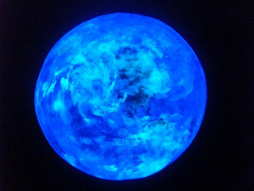 Primele imagini cu cel mai mare tablou din lume care înfăţişează o galaxie, realizat de un român