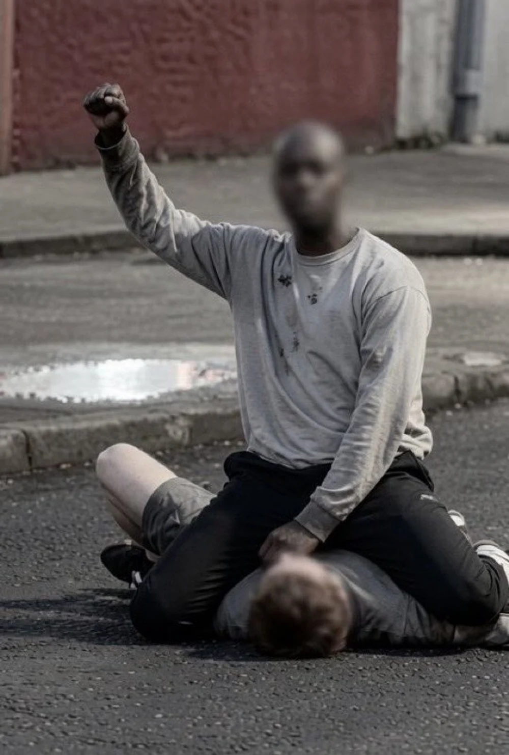 Tentativă de decapitare în Belfast. Martorii au intervenit în ultimul moment pentru a salva victima