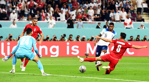 Marcus Rashford înscrie lejer pentru 5-1 în meciul Anglia - Iran. Foto EPA EFE