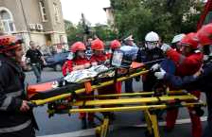 Tânărul a fost transportat la Bucureşti însă şansele sale de supravieţuire sunt destul de mici, spun medicii. FOTO Adevărul