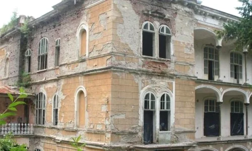 Dezastrul clădirilor de patrimoniu de la Băile Herculane jpeg