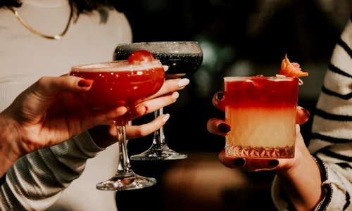 petrecere casa cocktailuri 339534179 15326835 jpg