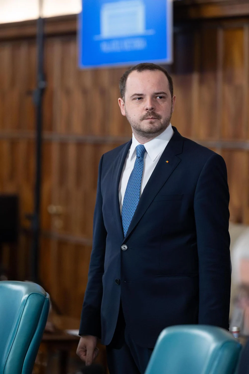 Angajate cu bijuterii și unghii false în secția ATI de la Iași. Ministrul Sănătății promite măsuri ferme