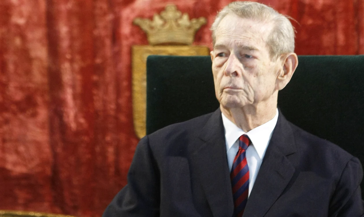
    Regele Mihai dorește să participe la funeraliile Reginei Ana în RomâniaFoto Click!  