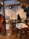 Reconstituirea unei cafenele, în cadrul expoziției „Mode și cafenele în Brașovul de odinioară” de la Muzeul Civilizației Urbane a Brașovului