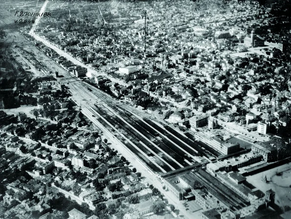 Fotografie aeriană cu zona Gării de Nord, la 2 august 1944 (© Național Archives and Records Administration, Arhivele Naționale Istorice Centrale, Colecțiile Alexandru Armă și Dan Antoniu)