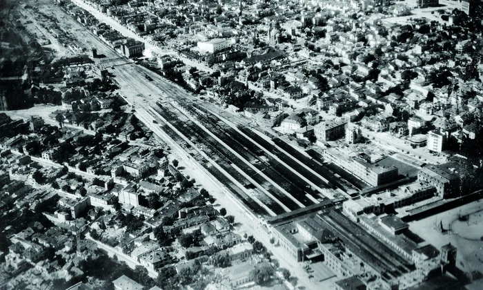 Fotografie aeriană cu zona Gării de Nord, la 2 august 1944 (© Național Archives and Records Administration, Arhivele Naționale Istorice Centrale, Colecțiile Alexandru Armă și Dan Antoniu)