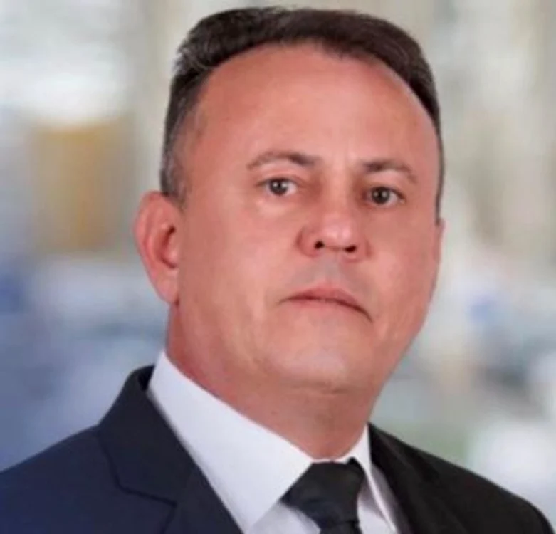 
    Damian Butnariu, primarul comunei Mogoșești Siret, a fost reales pentru un nou mandat chiar dacă a fost implicat într-un scandal sexualfoto: Facebook  