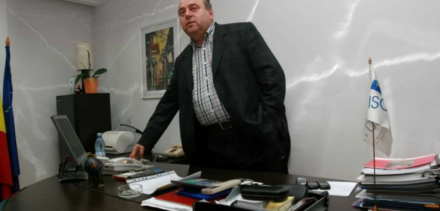 Primarul
Gheorghe Ştefan nu ştie cum să mai convingă băncile să mai păsuiască primăria
de la plata ratelor FOTO: Adevărul