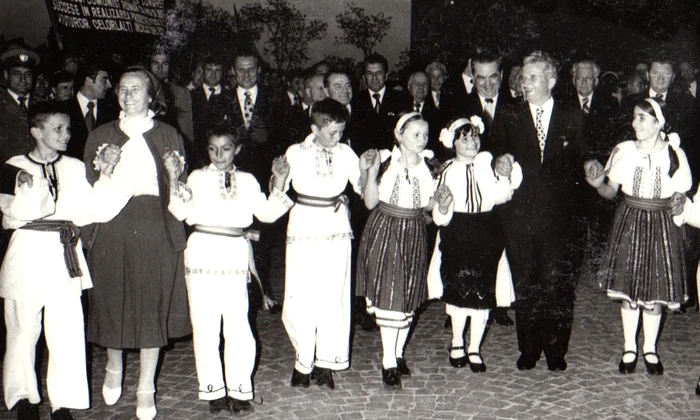 Sărbătorirea zilei de 1 Mai 1979 (© „Fototeca online a comunismului românesc”, cota: 60/1979)