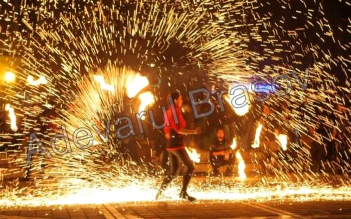 Spectacolul cu toţe de duminică, din Piaţa Sfatului, va fi unul dintre punctele forte ale festivalului.