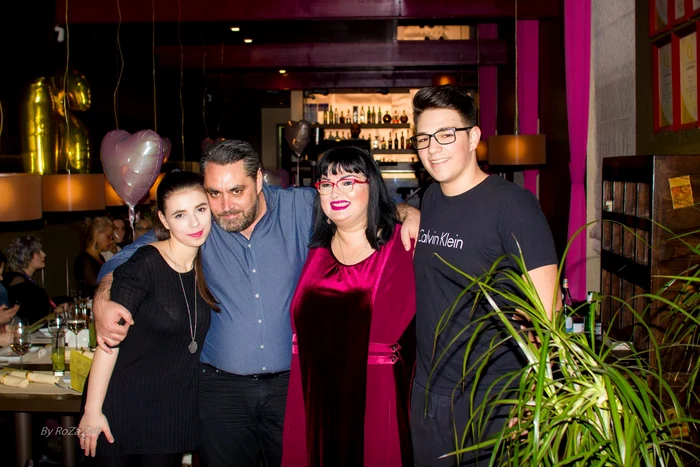 Ozana Barabancea, alături de copii și de fostul soț