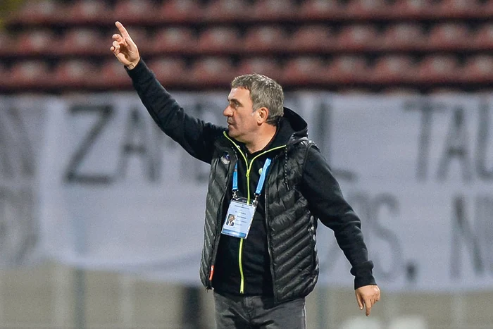 
    Gică HagiFoto Click!  