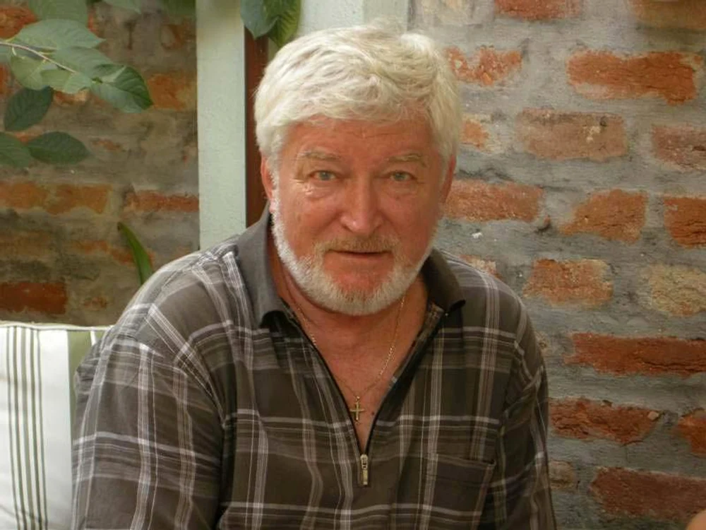 
    Eusebiu  Ştefănescu  