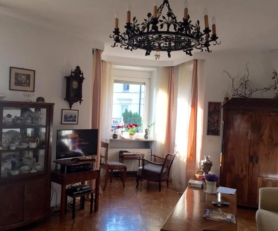 Designerului îi plăceau mult antichitățile / FOTO: WOWbiz.ro