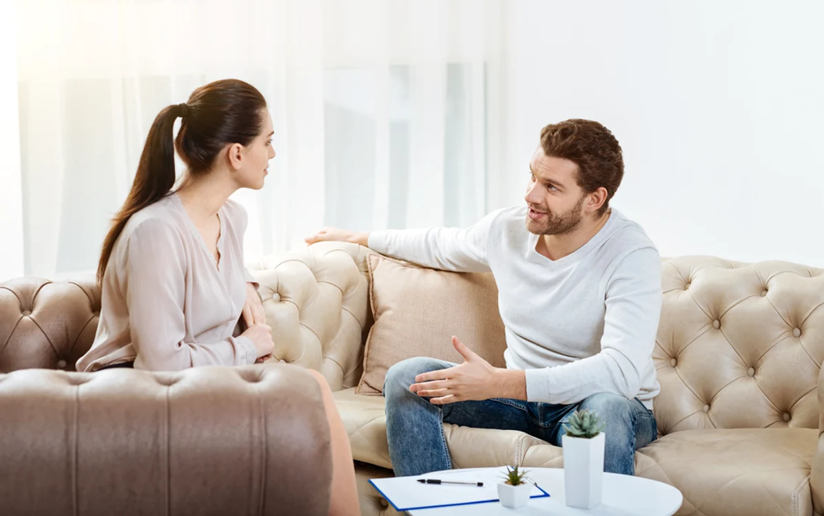 
    Când nu comunicăm atât partenerul cât şi relaţia sunt lipsite de singurul mijloc eficient de a rezolva problemele cu care se confruntăfoto: 123RF  