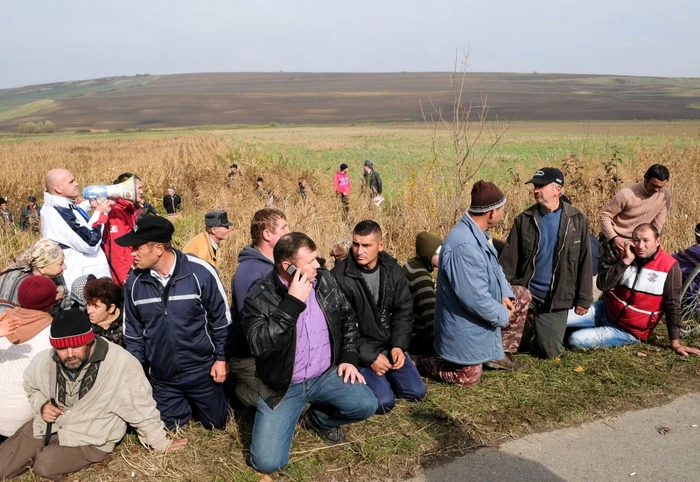 „Nu pot concepe că un om în genunchi, rostind o rugă, poate fi huiduit” FOTO Mediafax