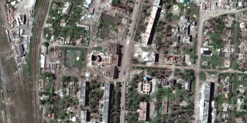 Razboi Rusia Ucraina imagini din satelit MAXAR TECHNOLOGIES distrugeri in orasul Popasna Ucraina bombardamente 27-28 mai 2022 FOTO EPA-EFE /