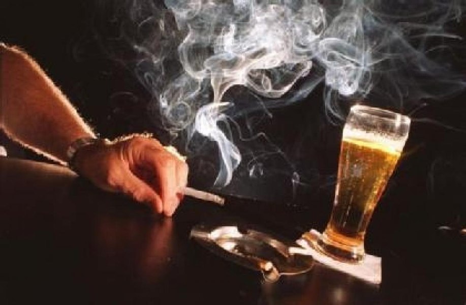 Bugetul european, susținut de taxe pe țigări, alcool și combustibil. Ce se poate întâmpla dacă oamenii renunță la vicii