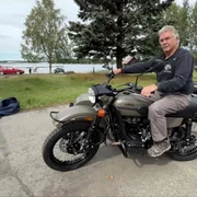 un cetatean din alaska a primit o motocicleta ural de la putin foto x png
