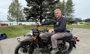 un cetatean din alaska a primit o motocicleta ural de la putin foto x png
