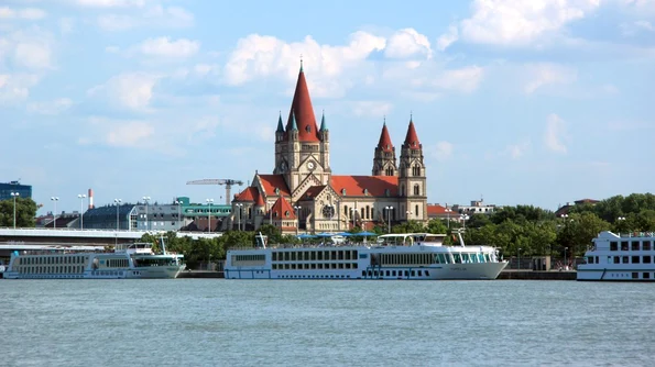 Povestea fascinantă a Dunării «Fluviul imperiilor», văzut de un jurnalist rus jpeg