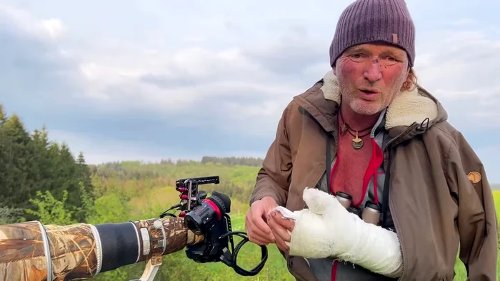 Andreas Kieling a fost atacat de urs în România. Foto: Captură video