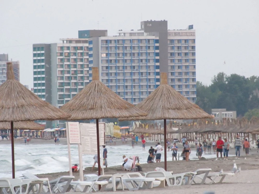 Reprezentanţii Departamentului pentru IMM, Mediu de Afaceri şi Turism arată că prin descentralizarea competenţelor, beneficiarii autorizaţiilor şi avizelor de specialitate vor intra în posesia acestora mult mai repede FOTO Adevărul
