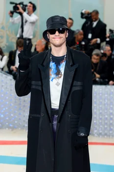 Pete Davidson la Met Gala 2023