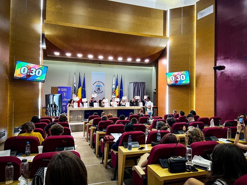 Spațiu verde, amenajat în incita unui liceu din București. Anunțul primarului Nicușor Dan