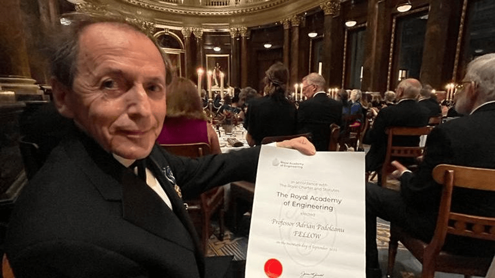 Român, în Academia Regală din Marea Britanie. Profesorul Adrian Podoleanu a dezvoltat o metodă de scanare a retinei umane