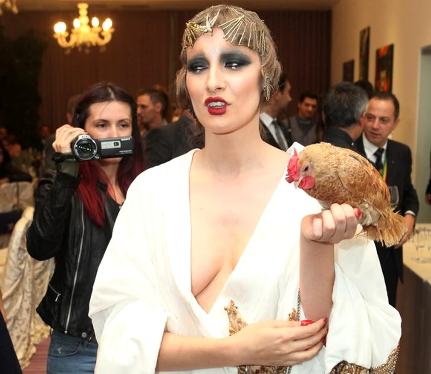 
    Nici Andreea Raicu nu a scăpat de sarcasmul Iuliei Albufoto: iuliaalbu.com  