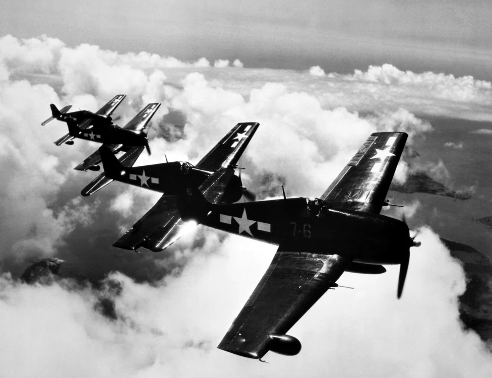 Grumman F6F Hellcat în formație de patrulare