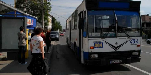 Autobuzele vor circula cu program redus. Foto: arhivă