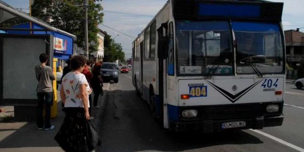Autobuzele vor circula cu program redus. Foto: arhivă