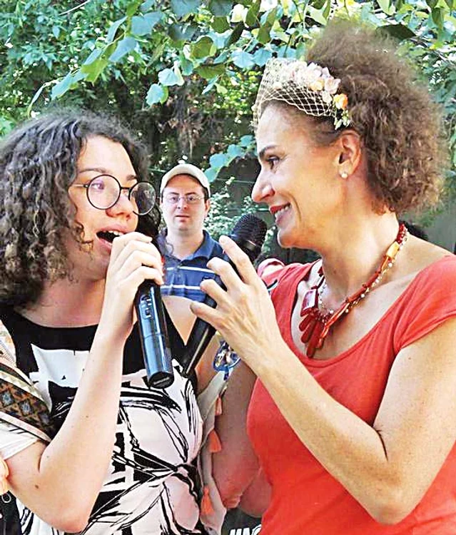 Cabria este  studentă la Teatru