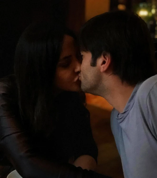 Sărut fierbinte Adelina și Cristi Chivu PNG