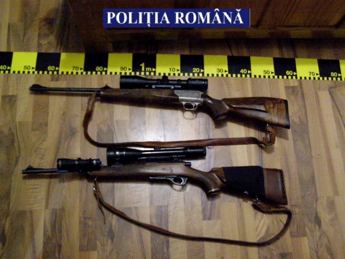 S-au confiscat şi arme FOTO Poliţia Mehedinţi