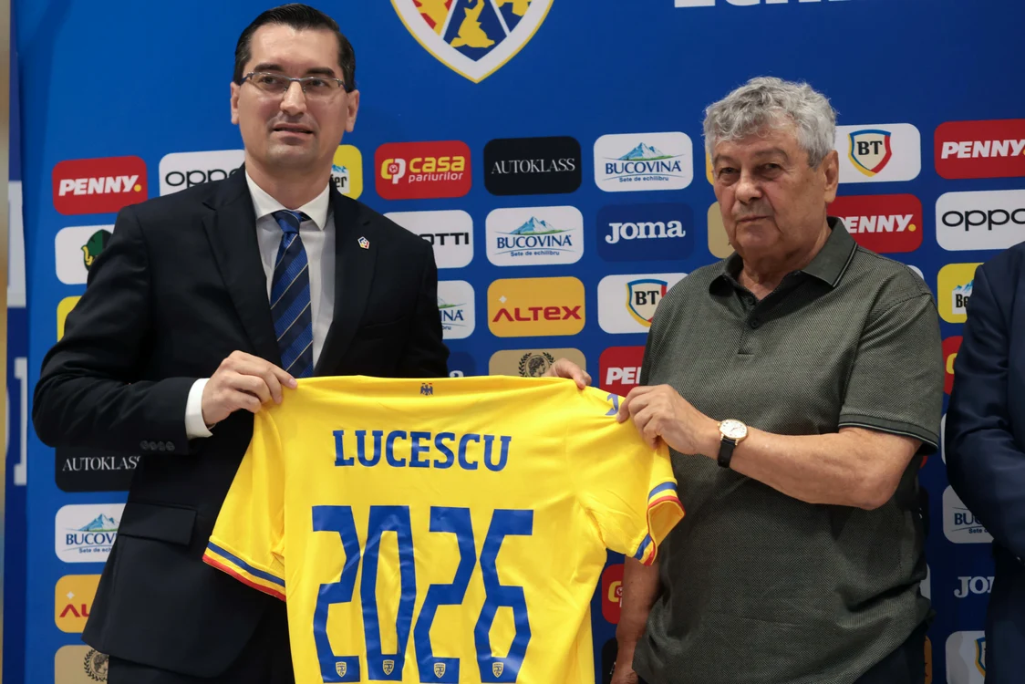 Burleanu și Lucescu au bătut palma pentru un contract valabil până în 2026. FOTO: Inquam Photos