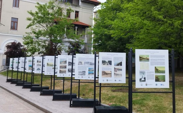 „Sejururile estivale la Constanța și Mamaia”, expoziție de fotografie în Piața Ovidiu