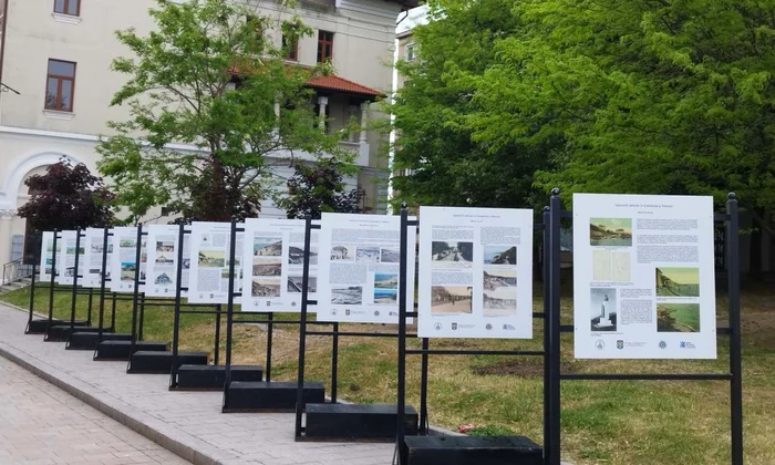 „Sejururile estivale la Constanța și Mamaia”, expoziție de fotografie în Piața Ovidiu